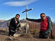 03 Alla crocetta di vetta del Podona (1227 m) con vista sul Monte Alben